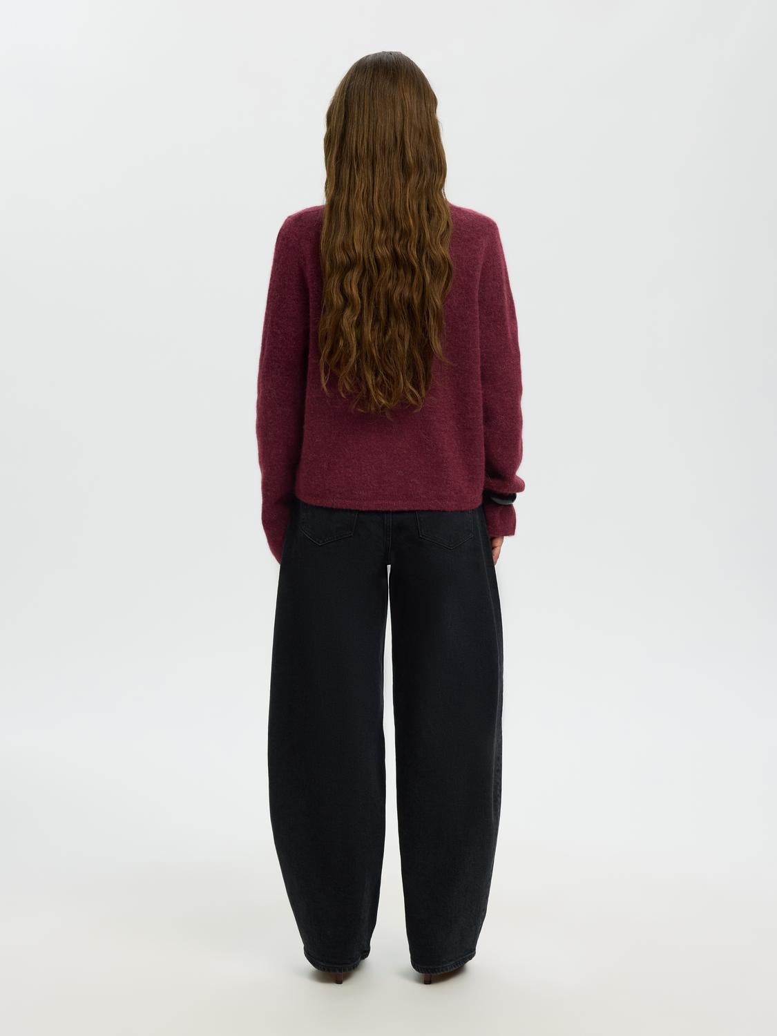 model_shot-back